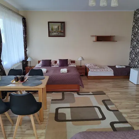Quarto em Acomodações Particulares Goscinne Bartosz *